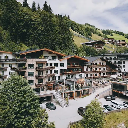THOMSN-Alpine Rock Hotel-2